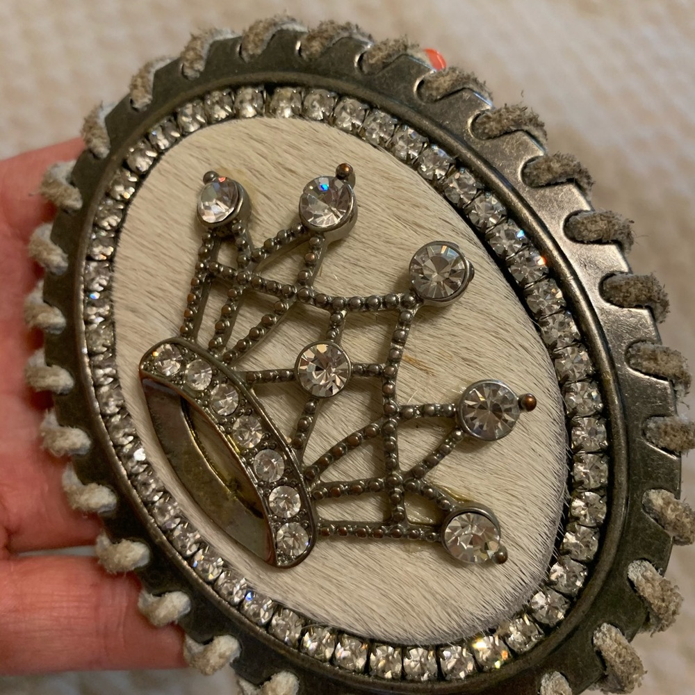 Swarovski Crown cowhide cowgirl belt buckle - Picture 8 of 10